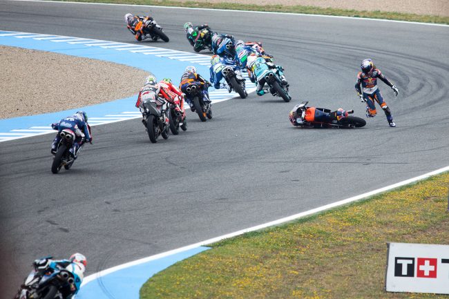 Moto3 riders are competing in Jerez de la Frontera, Spain Grand Prix on May 3rd, 2015